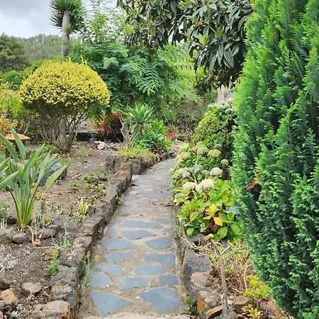 Oasis Hill Botanical Garden Lodge *