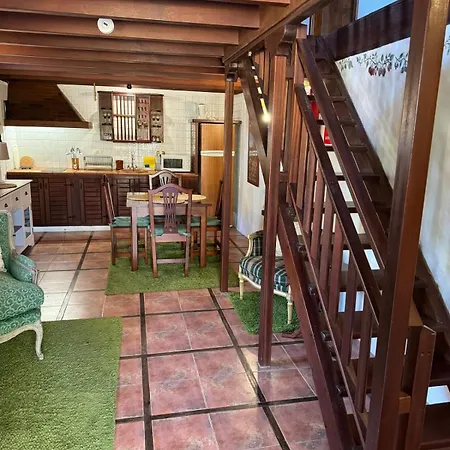 Oasis Hill Botanical Garden Orman Evi *